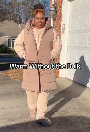 This puffer vest is lightweight, longline, and warm without feeling bulky. It layers easily over hoodies or sweatshirts and still looks pulled together. #puffervest #neutralaesthetic #winterfashiontrends #tiktokshopcreatorpicks #tiktokshopjumpstartsale