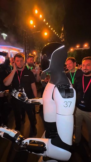 Robot Answers Creepy | The Flawless