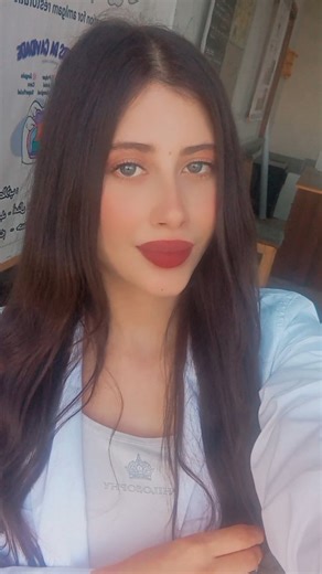 Maria M Rstom on Instagram: "👀💚💚 #instagood #reels #instamood #girl #blogger #"