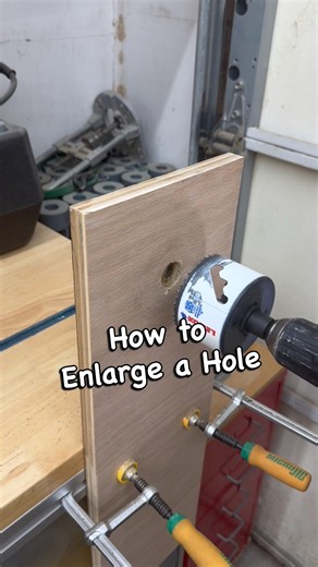 How to enlarge a hole with a hole saw #tipsandtricks #carpentry #construction