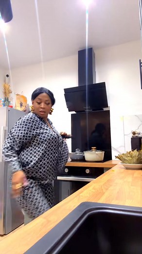 417K views · 11K reactions | Donnons aussi la force aux autres Quand c’est bon ♥️♥️♥️ Contente pour mon nouveau son les CHALLENGES que vous faites me boostent JE SUIS DANS LA JOIE ♥️♥️♥️♥️ | 퐓퐜퐡퐚퐤퐚퐥퐚 퐯퐢퐩 | Facebook