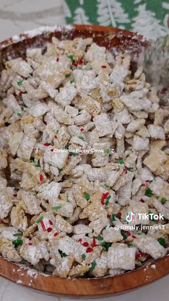 Christmas Puppy Chow Recipe — Easy No-Bake Muddy Buddies