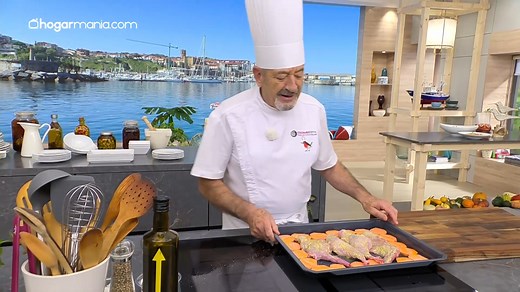 Hoy preparamos con Karlos Arguiñano unos deliciosos boniatos al horno, la clásica batata dulce. Puedes cortarla en rodajas o meterla en dos trozos, ¡quedará igual de buena! | hogarmania