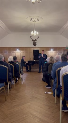 I had a wonderful evening on Wednesday performing for @absolute_classics in Scotland 🏴󠁧󠁢󠁳󠁣󠁴󠁿 As my private teaching practice has continued to grow through TikTok, I was also kindly invited to lead a masterclass on Thursday with some younger singers — a first for me! It was a genuinely enjoyable and rewarding experience, and I hope I was of some help. Here is also a short excerpt from the concert, featuring Una Furtiva Lagrima — an old nemesis of mine, revisited with some piano singing … a