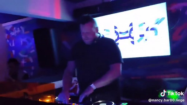 CE WEEK END UNIQUEMENT OUVERT CE VENDREDI 5 / DÈS 23H00/ ENTRÉE OFFERTE DJ RAPH LEROY & COON-X #liege #clubbing @Sophie du bar 80 @djraphleroy @CoonX07