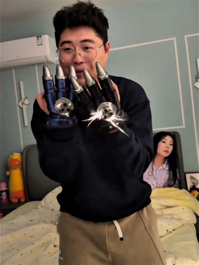 You call this glowing wolf claw a trashy thing? #WolverineClaws #CoolToys #TrySomethingNew