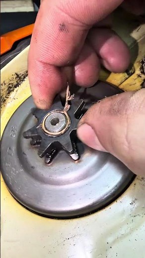 How to change the sproket of your chainsaw stihl #stihl #chainsaw #stihl