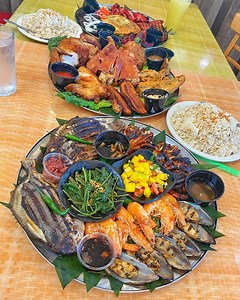 This restaurant specializes in FAMILY-SIZED FILIPINO PLATTERS, whether it be breakfast, crispy fried meats, or a seafood feast! 🍖🍳🐟 | Foodbeast