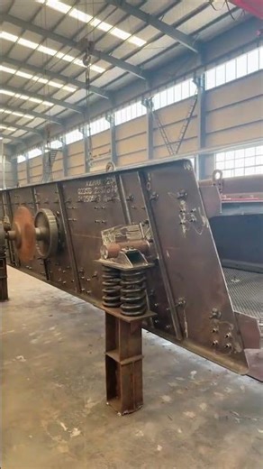 11860 double-deck vibrating screen, undergoing pre-shipment calibration