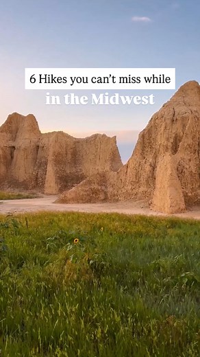 6 hikes that prove the Midwest isn’t flat!! 🌵 Notch Trail (South Dakota) – this is a 1.2 mile round trip hike with about 125 ft of elevation gain. This Badlands National Park hike takes you up a rope ladder and along cliff edges to a dramatic overlook. Short, adventurous, and unforgettable. 🧙‍♀️ Witches Gulch (Wisconsin Dells) – this slot canyon requires booking an upper dells boat tour in order to reach it. But once you’re there you will find a magical boardwalk stroll through narrow sandston