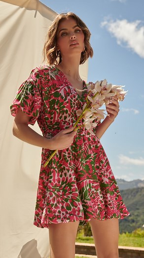 18 reactions | Spring it on with vibrant prints and whimsy silhouettes ⁠ ⁠ #springstyle #springfete #springoutfits #fashioninspo #lookbook #getthelook #trending #springtrend #springdress #dress #fashiongram #stylereels | Sugarlips | Facebook