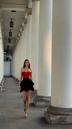 Tanya | Model & Content creator on Instagram: "All these poses are super easy to do next to a wall, perfect for that soft, dreamy vacation vibe 🌹 Save this for your next shoot & follow me for more posing ideas 🫶🏻☺️"