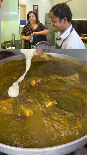 Ruchi Singh on Instagram: "Ultimate Palak Paneer in 20 Mins! 🥬🧀 Soft, creamy paneer in rich spinach gravy—restaurant-style at home! Quick, easy & super delicious 😋 1️⃣ Cook spinach with cumin, garlic & cardamom, then blend. 2️⃣ Roast tomatoes + green chili + cashews + melon seeds, grind. 3️⃣ Sauté onions + ginger-garlic + spices, add tomato paste. 4️⃣ Mix paneer & spinach puree, cook 5–7 min. 5️⃣ Finish with cream & garam masala. Serve hot! . . . . . #farahkhan #bollywood #cooking #palakpanee