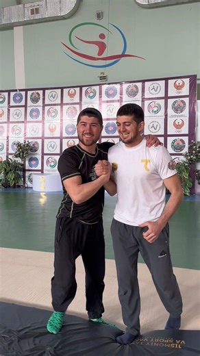 Ruslan Fayziyev on Instagram: "Easy FRONT Flip tutorial🥶 . . . . . #frontflip #tutorial #acrobatics #gymnastics #salto"