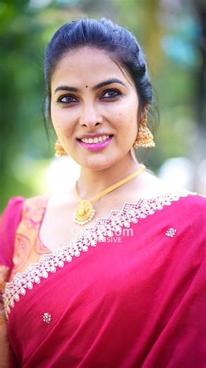 Gulte Official on Instagram: "Actress #DiviVadthya in a Stunning Red look ♥️ #Gulte #Divi #GulteExclusive"