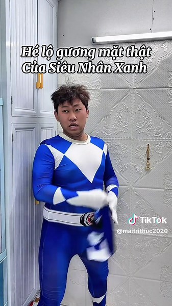 Siêu Nhân Xanh Lộ Danh Tính Trong Escape Room