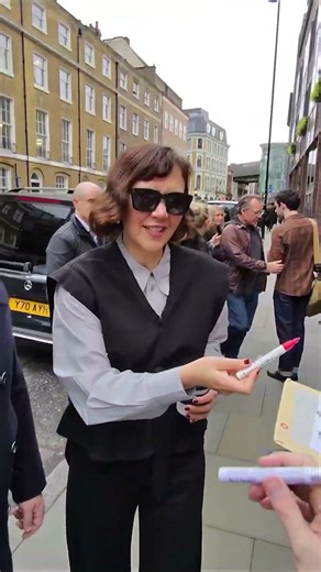 Meeting Maggie Gylennhaal aka Rachael Dawes! #TheDarkKnight #Poster #Project #FYP #Shorts #Signing