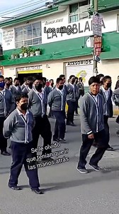 Las niñas en el desfile vs los niños😅😅 | Memes Mexicanos