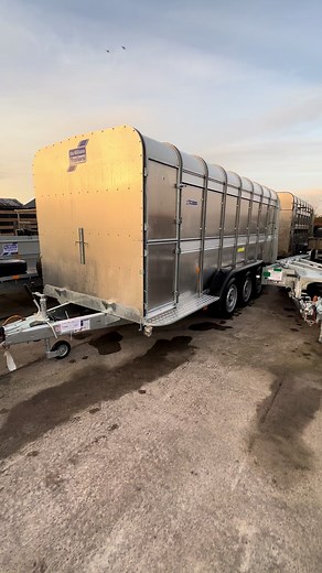 Ifor Williams TA510 16x6 Tri Axle Sheep Trailer