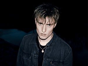 Sam Fender Covers Amy Winehouse Classic 'Back To Black' | Clash Magazine Music News, Reviews & Interviews