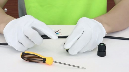 How to use the junction box connector