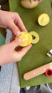 The easiest way to make potato stamps! 🌟 #kidscrafts #christmascrafts #familycrafts #holidayfun #kidsactivities #homemadewrappingpaper #diyholiday | The Artful Parent