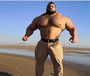 Did the Iranian Hulk photoshop his pictures?