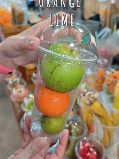 Green Apple Orange Lime Juice, Local smoothie in Asian. ร้านสมูทตี้ 168 ตลาดใหม่พระเสด็จ This green apple, orange, and lime smoothie is a perfectly refreshing drink. It offers a sweet and sour combination from the green apples, blended with the sweet aroma of the orange, and balanced with the bright tartness of the lime juice. Blending it with evaporated milk and condensed milk creates a smooth and creamy texture, making it easy to drink and well-rounded. A touch of sugar syrup is added to balan