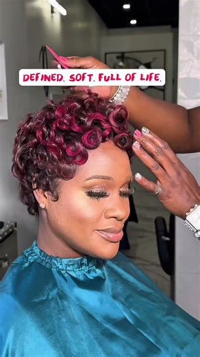 𝑹𝑬𝑫 𝗂𝗌 𝑷𝑶𝑾𝑬𝑹...Love me a curly Pixie…#jupoppin #curlypixie