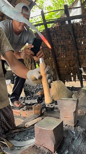 Tutorial on installing a sugarcane cutting sickle handle #fblifestyle #blacksmith #blacksmithing | Seni Kerajinan