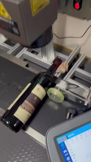 Laser machine can print glass bottles Production date coding machine