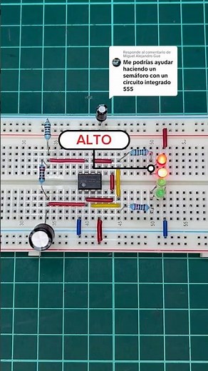 Pedestrian traffic light with the 555 integrated circuit | #LaElectronicaGT #TrafficLight