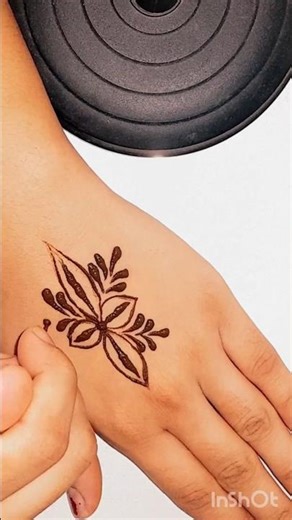 EASY MEHNDI DESIGNS ✨️ 😍 #MEHNDI #HENNATATTOODESIGN #HENNA
