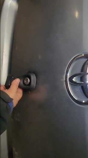 Best way to open the trunk for toyota yaris. #diy #toyota #yaris