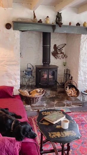The most perect thatched holiday cottage in North Devon! Had the best break and i hope you enjoy the tour! #thatchedcottage #northdevon #devon #cottagecore #dogfriendlytravel
