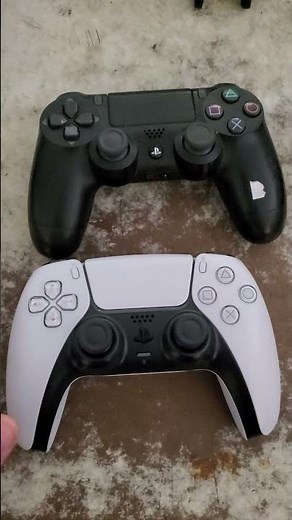 PS5 Controller vs PS4 Controller Comfort #Shorts
