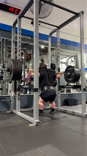 Little person is squatting 504 lbs. while only weighing 135 lbs!