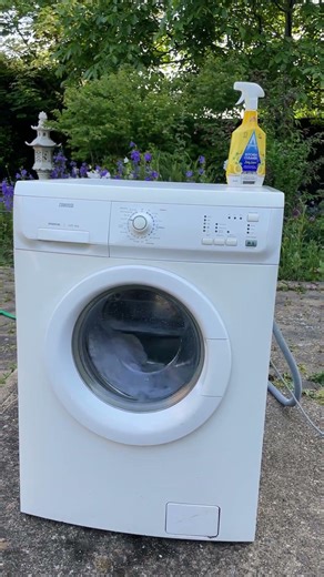 Zanussi essentials 1600 washing machine in action