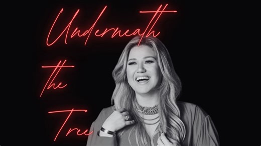 2013｜曾被公告牌评选本世纪最佳圣诞曲-Kelly Clarkson《Underneath the Tree》