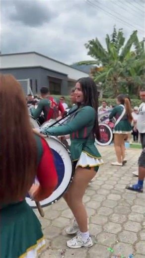 Female Drummer Absolutely Crushes Bass Line During Parade #drumline #marchingband #drums #bastoneras