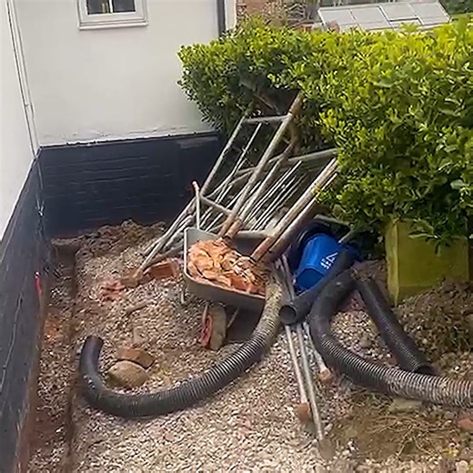 📪 Ask Skill Builder: http://skill-builder.uk/send Skill Builder viewer Ryan couldn't figure out why his house was damp. Now he's found the cause of the problem, and it's incredibly simple. #risingdamp #diy #homeimprovement | Skill Builder