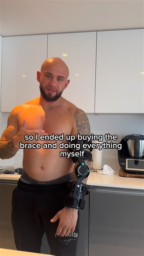 Kamil | 90 Day Body Transformation Coach on Instagram: "They removed my splint… then realized they didn’t have the brace 💀 So they put another splint on and sent me on my way. 2.5 weeks post-op and I swear half these doctors are walking around confused. That’s why I do things myself. Nobody cares like YOU care. Take control of your own recovery. Take control of your own life. #BeYourOwnAdvocate #AlphaEnergy #ZeroLimits #NoDaysOff"