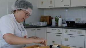 Cap48 : une boulangerie inclusive aide des personnes porteuses de handicap à gagner en autonomie - RTBF Actus