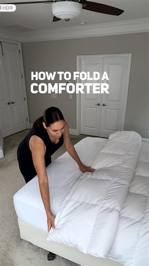 LENNIA (Folding Queen 👑) on Instagram: "Here’s the easiest way to fold a comforter neatly—no more messy linen closet! Save this for laundry day! #FoldingHack #HomeOrganization"