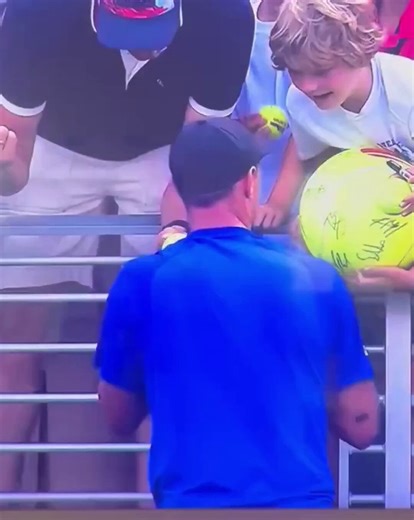 【胸糞案件】全米オープンでテニススターのカミル・マウフシャクの被っていた帽子を恥知らずな大人に奪われた少年がかわいそう😭