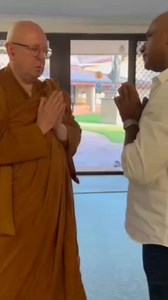 Feel so blessed to finally meet Rev Ajahn brahm in person. Lot of merit for giving me the opportunity. So grateful for your brief discourse as well. Looking forward to be able to listen your sermon in Sri Lanka. | Sanath Jayasuriya