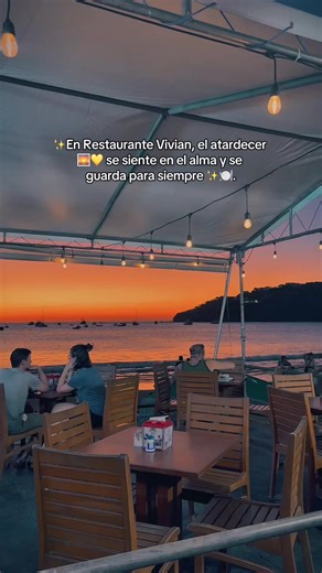 🌅✨ En Restaurante Vivian, cada atardecer se convierte en un momento que toca el corazón 💛. Mientras el sol se despide lentamente sobre el mar 🌊, el cielo se pinta de colores que invitan a detener el tiempo y simplemente sentir 🎨✨. Es el instante perfecto para compartir 🥂, para agradecer 🙏 y para crear recuerdos inolvidables junto a quienes más quieres 🍽️❤️. Aquí, no solo disfrutas de una vista espectacular 🌴🌅, sino de una experiencia que combina sabores, emociones y la magia única de Sa