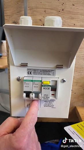 AM2 and AM2S Top Tips - Safe Isolation - Ask Permission #electricialtraing ##am2 #electricalapprentice #apprentice #apprenticeelectrician #electrical