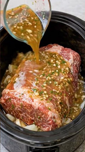 🥩 Slow Cooker Garlic Herb Beef Roast