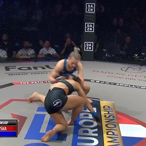 12K views · 2.9K reactions |  Just 20 seconds! Rising Polish star  Paulina Wisniewska lands a brutal knee to drop Valentina Scatizzi, followed by punches to secure the finish at #PFLLyon! Now 5-0 as a pro, she becomes the 2024 PFL Europe 125lb flyweight champion, following in Dakota Ditcheva’s footsteps. Is the global stage next?  #WMMA #PFLEurope #PFLMMA | WMMARankings.com - The Women's Mixed Martial Arts News Website | Facebook